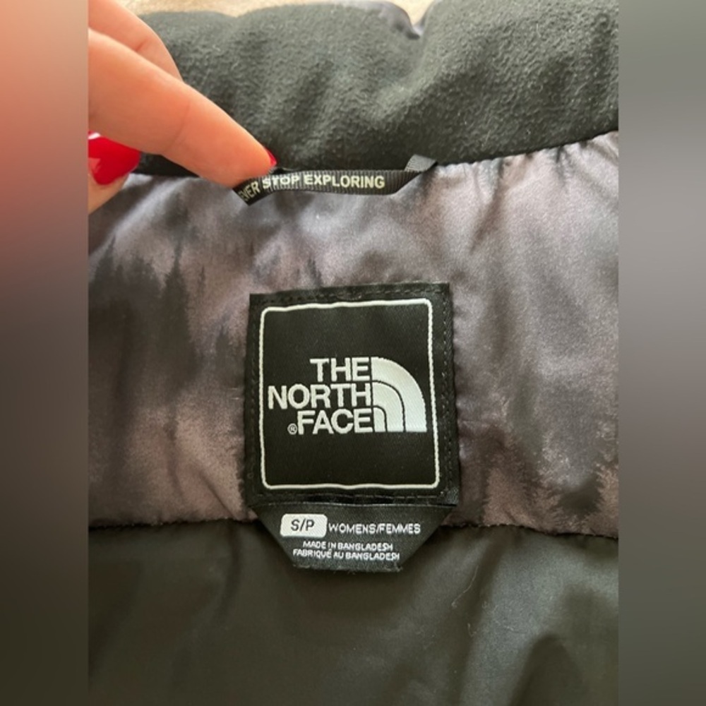 The North Face Limited edition print puffer vest down vest women’s size S - Picture 6 of 9